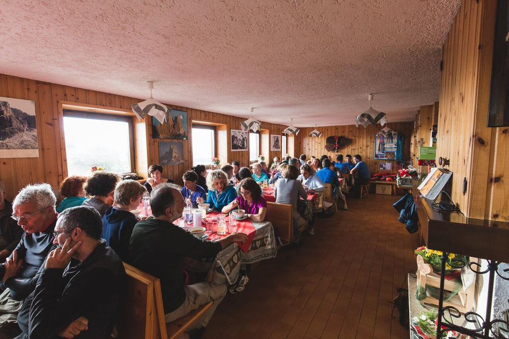 מלון סן מרקו די קסטרוזה Rifugio Velo Della Madonna מראה חיצוני תמונה