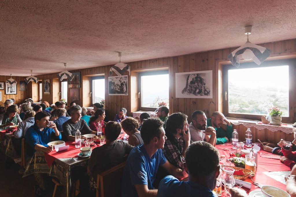 מלון סן מרקו די קסטרוזה Rifugio Velo Della Madonna מראה חיצוני תמונה